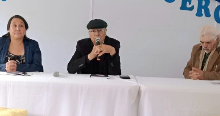 ESCRITOR EDUARDO ARAMBURÚ PRESENTÓ LIBRO SOBRE EFRAÍN BARQUERO