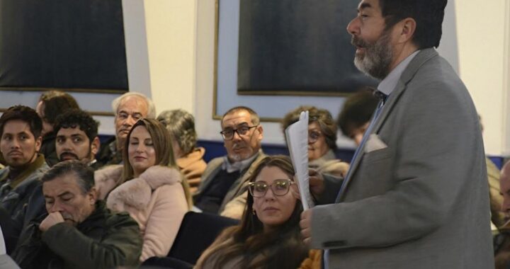 ABOGADO Y ESCRITOR DE LETRAS LAICAS RINDIÓ HOMENAJE A TRABAJADORES DE LA SALUD
